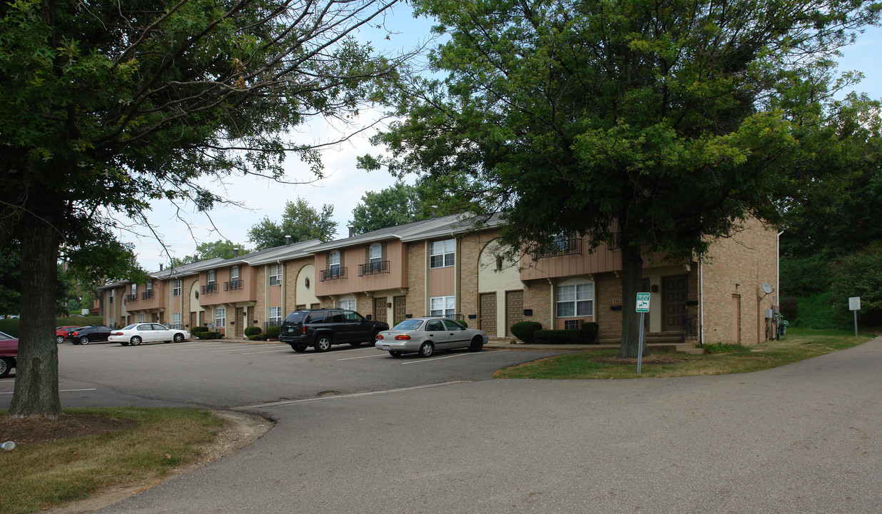 Sheraton Towne in Canton, OH - Building Photo