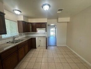 118 Hickerson Dr in Bakersfield, CA - Building Photo - Building Photo
