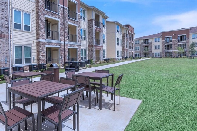 2401 Golden Heights Rd in Fort Worth, TX - Building Photo - Building Photo