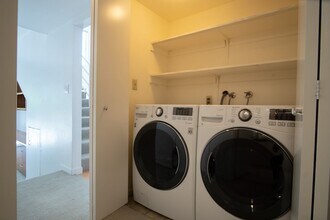 11575 Missouri Ave in Los Angeles, CA - Building Photo - Building Photo