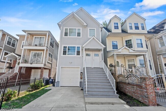 142 N 15th St in East Orange, NJ - Building Photo - Building Photo