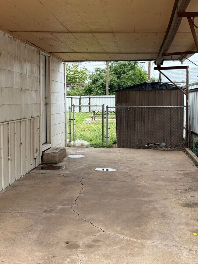 1108 S Faulkner St in Pampa, TX - Foto de edificio - Building Photo
