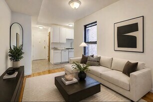 7 Carmine St, Unit 21 in New York, NY - Building Photo