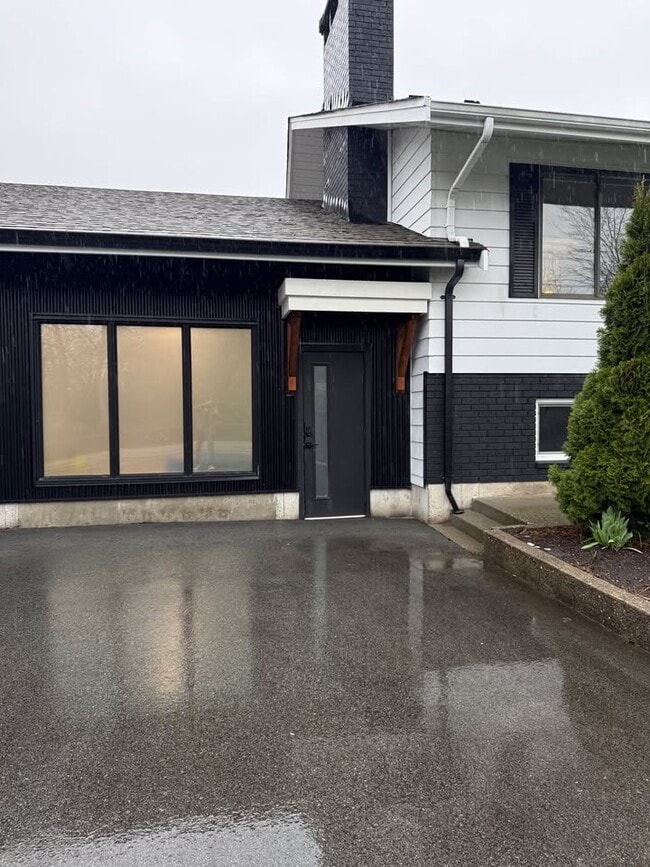 46265 Hope River Rd in Chilliwack, BC - Building Photo - Building Photo