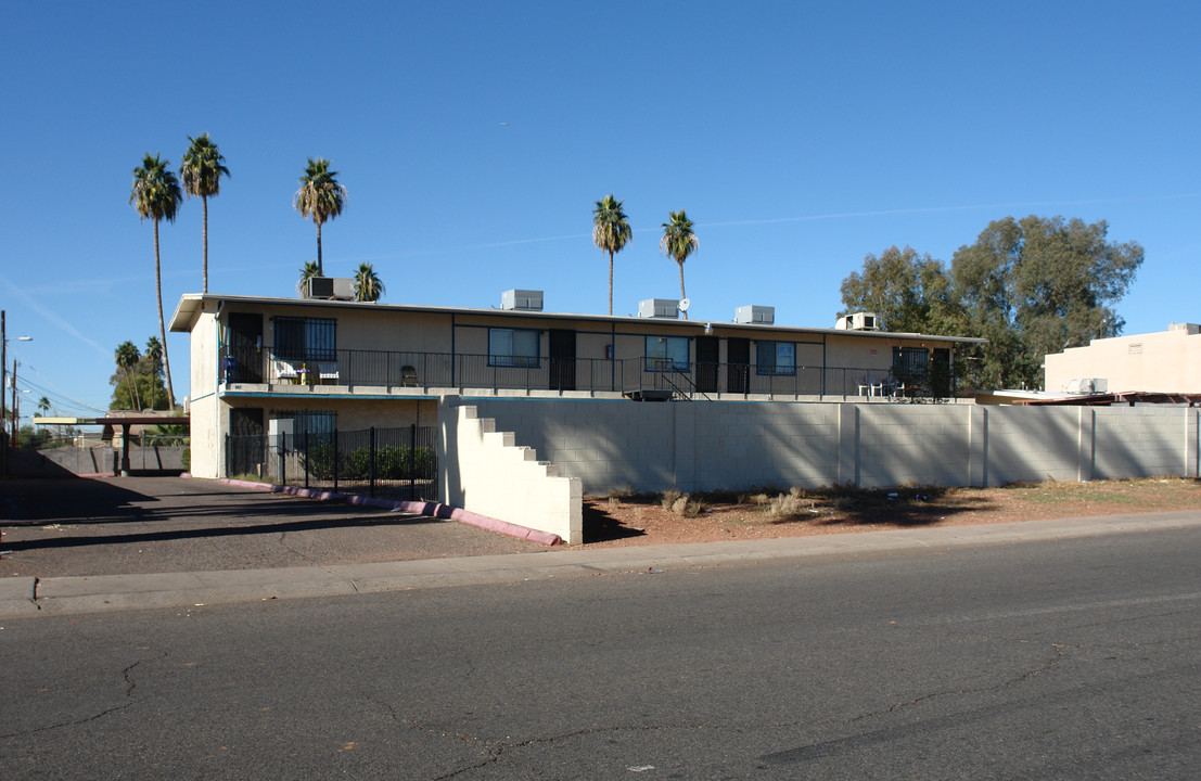 Por Tracy Condominiums in Glendale, AZ - Building Photo