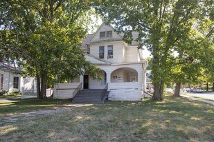 116 S College Ave in Columbia, MO - Building Photo