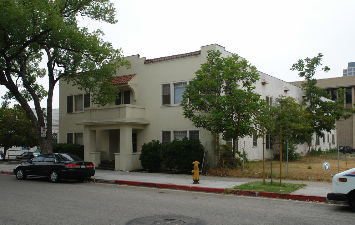 119 N Kenwood St in Glendale, CA - Building Photo