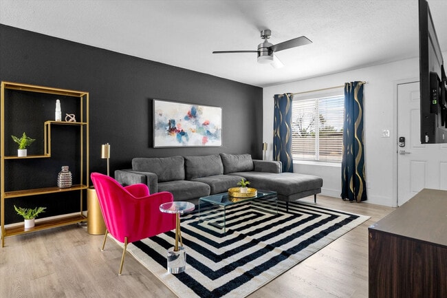 1701 W Cheyenne Dr