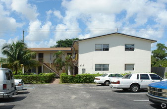 927 S Pine St in Lake Worth, FL - Building Photo - Building Photo