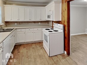 506 E University Ave in Waxahachie, TX - Building Photo - Building Photo