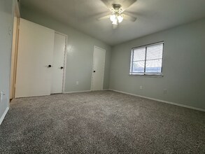 317 Shea St in Garland, TX - Foto de edificio - Building Photo