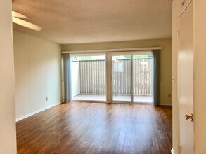21107 Victor St, Unit 8 in Torrance, CA - Building Photo - Building Photo