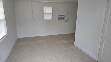 632 W 2nd St in West Palm Beach, FL - Building Photo - Building Photo