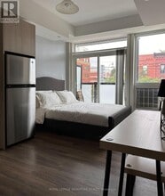 335 College St in Toronto, ON - Building Photo - Building Photo