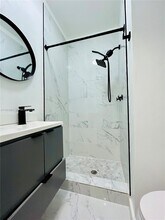 880 SE 4th Pl in Hialeah, FL - Building Photo - Building Photo