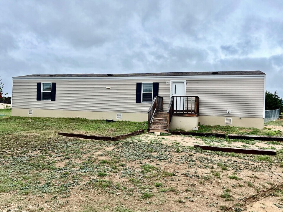 6150 State Hwy 16 S in Pipe Creek, TX - Building Photo