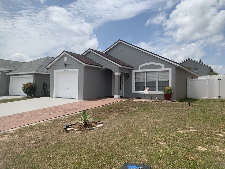 1129 Belvoir Dr in Davenport, FL - Building Photo