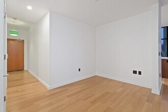 1025 NW Couch St in Portland, OR - Building Photo - Building Photo