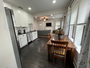 300 S Saunders Ave in Tyler, TX - Foto de edificio - Building Photo