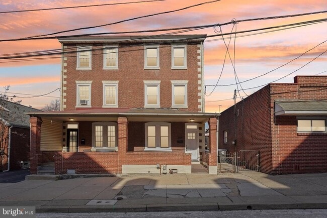 property at 309 W Elm St