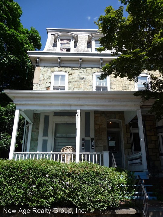 107 N 35th St in Philadelphia, PA - Foto de edificio