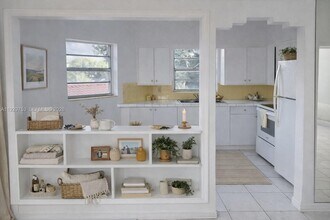 345 Beacom Blvd in Miami, FL - Building Photo - Building Photo