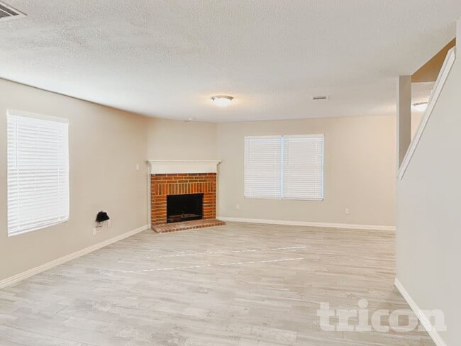 210 Vivian Dr in Waxahachie, TX - Building Photo - Building Photo