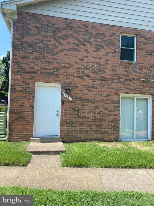 9621 Hagel Cir in Lorton, VA - Building Photo