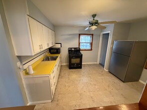 144 Flora Dr in St. Louis, MO - Building Photo - Building Photo