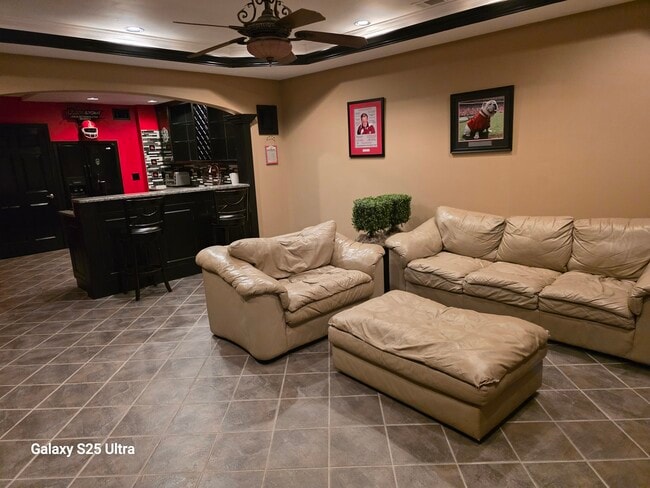 1410 Lamont Cir, Unit 'TWEEN THE HEDGES