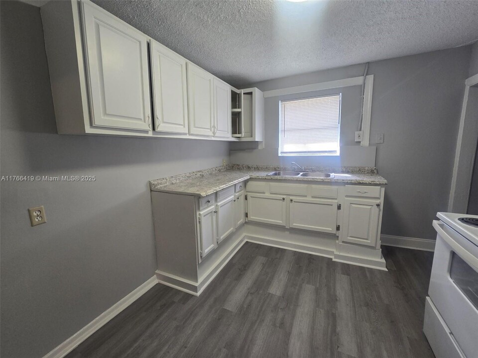 2921 Thomas St in Jacksonville, FL - Building Photo