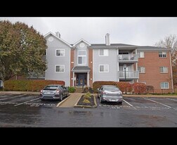 7392 Ridgepoint Dr, Unit 6 in Cincinnati, OH - Building Photo