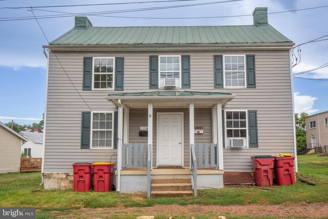 210 W North St in Charles Town, WV - Building Photo - Building Photo