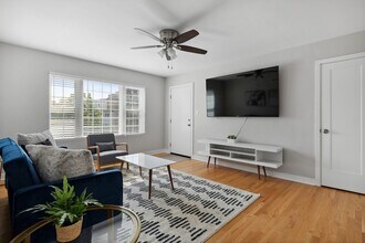 136 Ridge Ave, Unit 2 in Evanston, IL - Building Photo - Building Photo