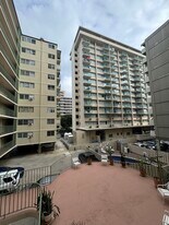2355 Ala Wai Blvd in Honolulu, HI - Building Photo