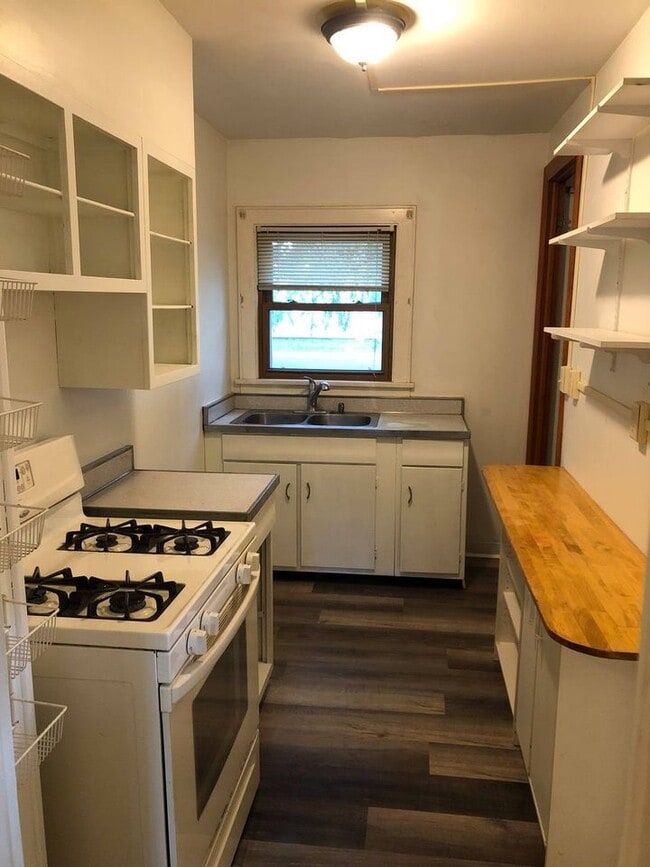 property at 811 Plumer St