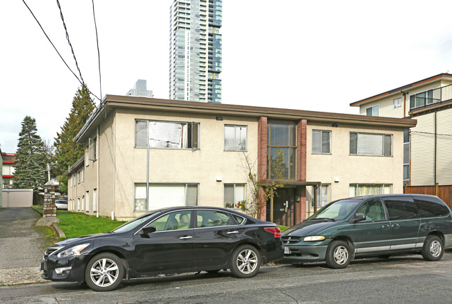 6691 Dow Av in Burnaby, BC - Building Photo - Building Photo