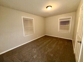 1320 S Crane St in Independence, MO - Building Photo - Building Photo