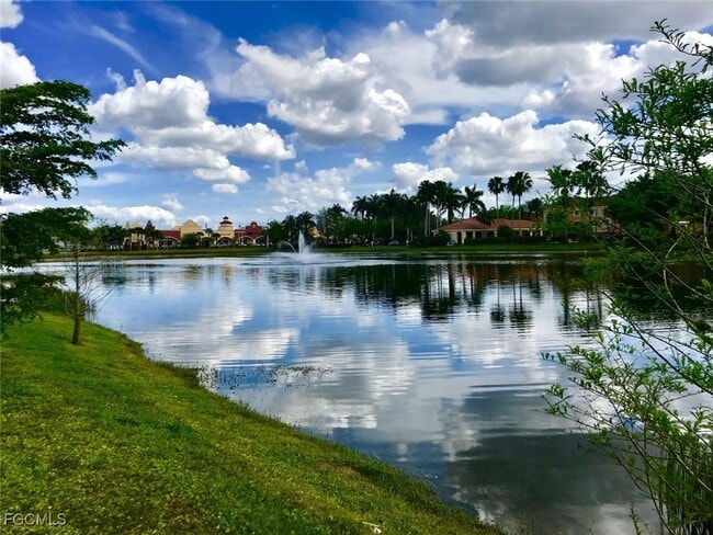 8342 Bernwood Cove Loop in Ft. Myers, FL - Foto de edificio - Building Photo