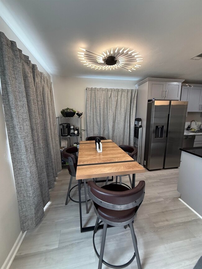 1305 Airport Dr in Tallahassee, FL - Building Photo - Building Photo