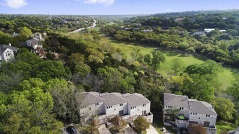 9201 Simmons Rd in Austin, TX - Building Photo