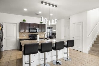 121 Leona River Trl in Hutto, TX - Building Photo - Building Photo