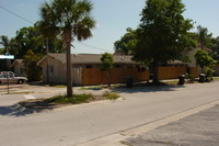 911-951 Highland Ave NE in Largo, FL - Building Photo - Building Photo