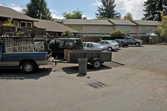 Willow Apartments in Tigard, OR - Building Photo - Building Photo