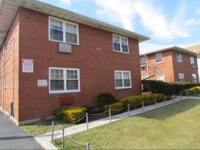 193 Washington Street in Hempstead, NY - Building Photo - Building Photo