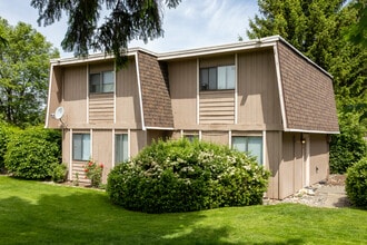 Greenrich Village in Spokane, WA - Foto de edificio - Building Photo