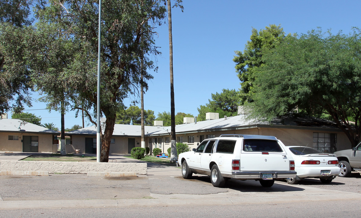 White Tower Apartments in Chandler, AZ - Foto de edificio