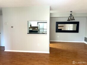 4901 Ravens Crest Dr in Plainsboro, NJ - Foto de edificio - Building Photo