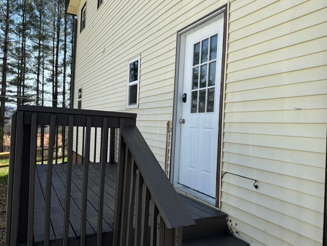 115 Towneview Estates Dr in Elizabethton, TN - Building Photo - Building Photo