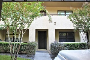 4983 Puritan Cir in Tampa, FL - Building Photo